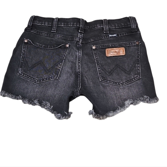 NWOT Wrangler Dana Black Jean Shorts with Frayed Hem - Picture 4 of 6